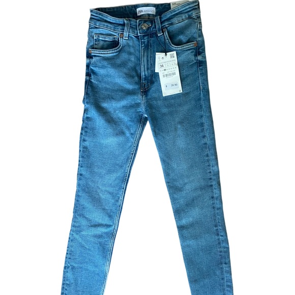 Comfy skinny jeans from Zara, brand new and never worn. - Picture 1 of 2